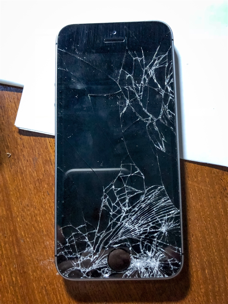 価格.com - 『画面バリバリのSE 128GB』Apple iPhone 8 Plus 256GB au