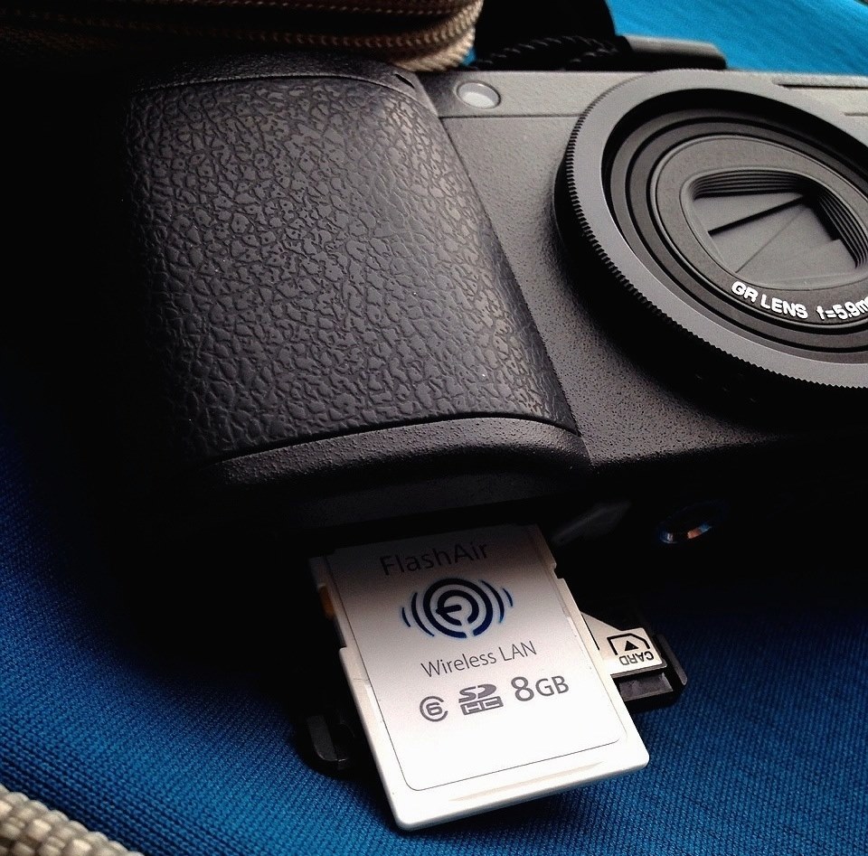 スマホより良い画質で、毎日持ち歩き用に買いました。』 リコー GR