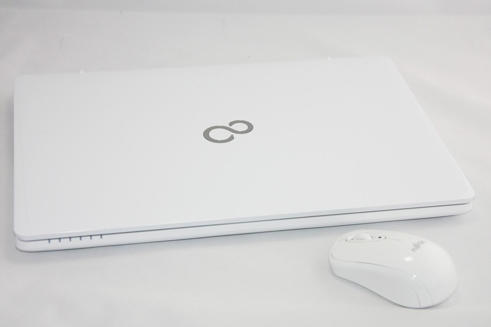 綺麗なプレミアムホワイトでお気に入りです。』 富士通 FMV LIFEBOOK