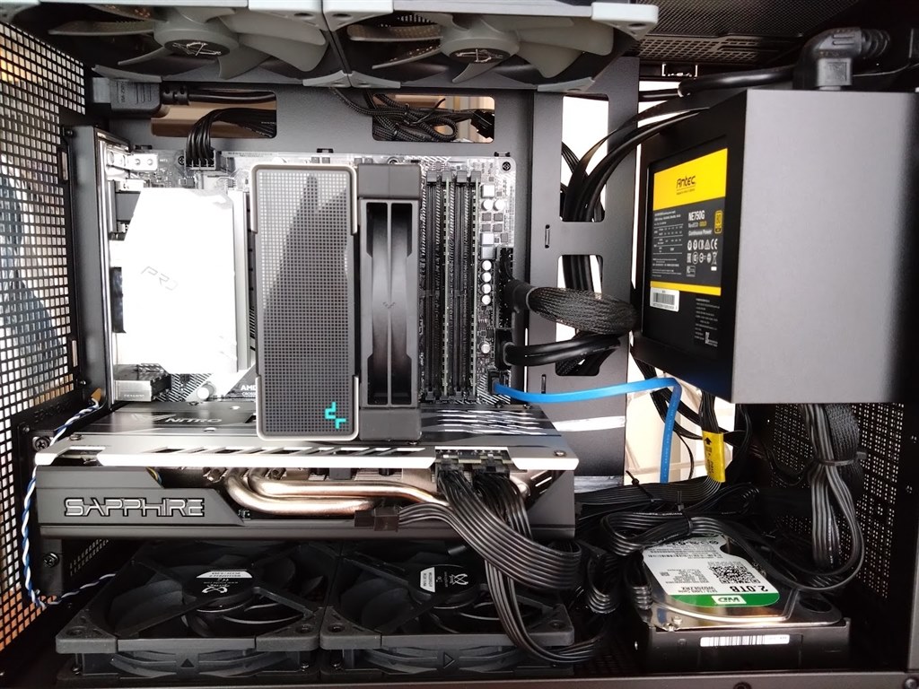 見た目は地味でも優秀です』 ASUS Prime AP201 MicroATX Case