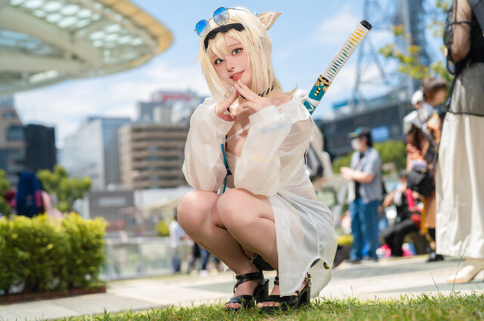 コスプレ】「ホロライブ」風真いろはの水着衣装コスが青空に映える