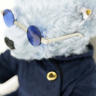 呪術廻戦」高専時代の五条悟が“テディベア”になって登場♪ ドイツの最