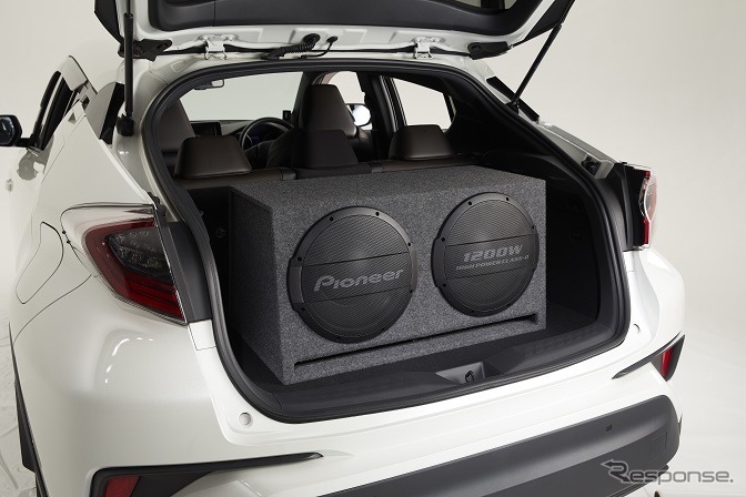 パイオニア、パワードサブウーファー発売へ 大口径30cmユニット2基搭載