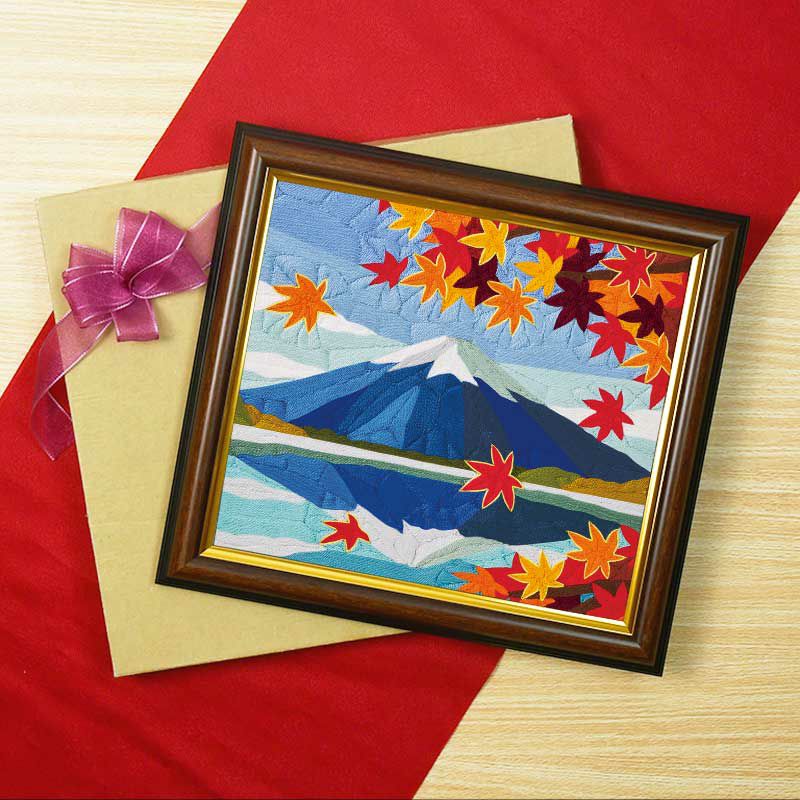 刺繍糸の絵・富士山と紅葉｜株式会社さくらほりきり