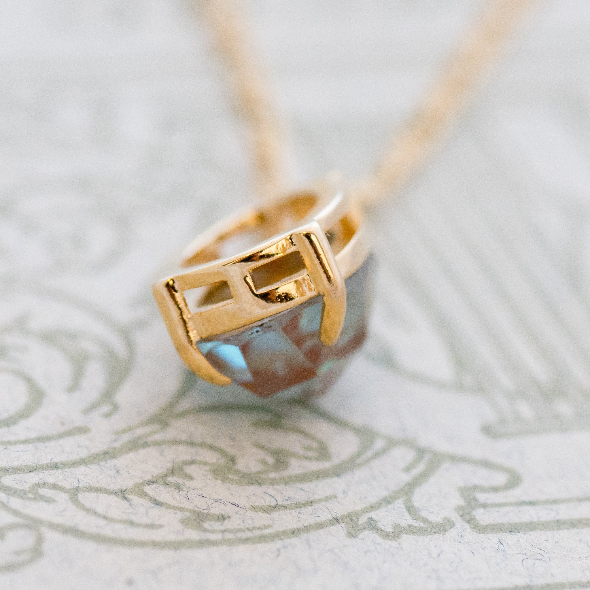 アンティークサフィレットネックレス 14×10ミリ ローズカットサフィレット