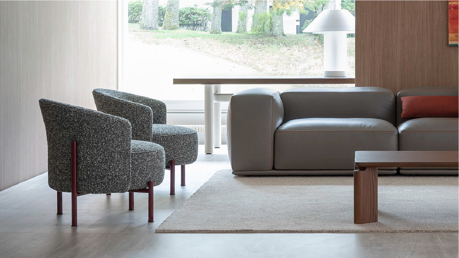 アルフレックス2025年新作を含む、ラウンジチェア7種。極上の