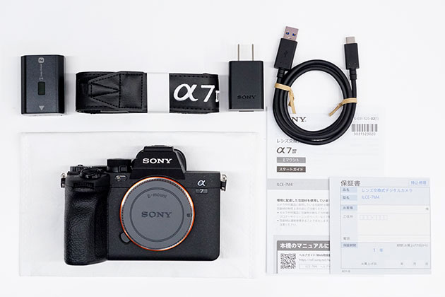 α7IV到着 気になる付属品は？開梱レビュー！ 液晶保護ガラスも貼り付け