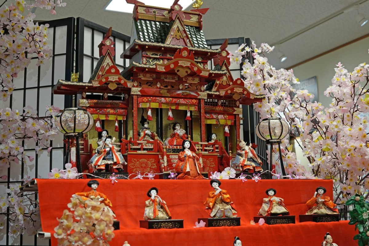 60年前の雛人形展示中 | 道の駅サザンセトとうわ