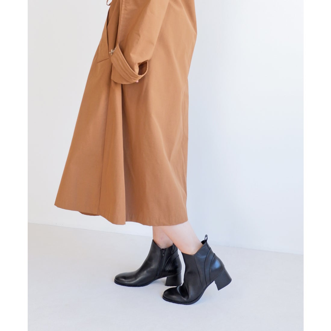 本革】 カーブパターンショートブーツ 8701 （ブラック） -モード