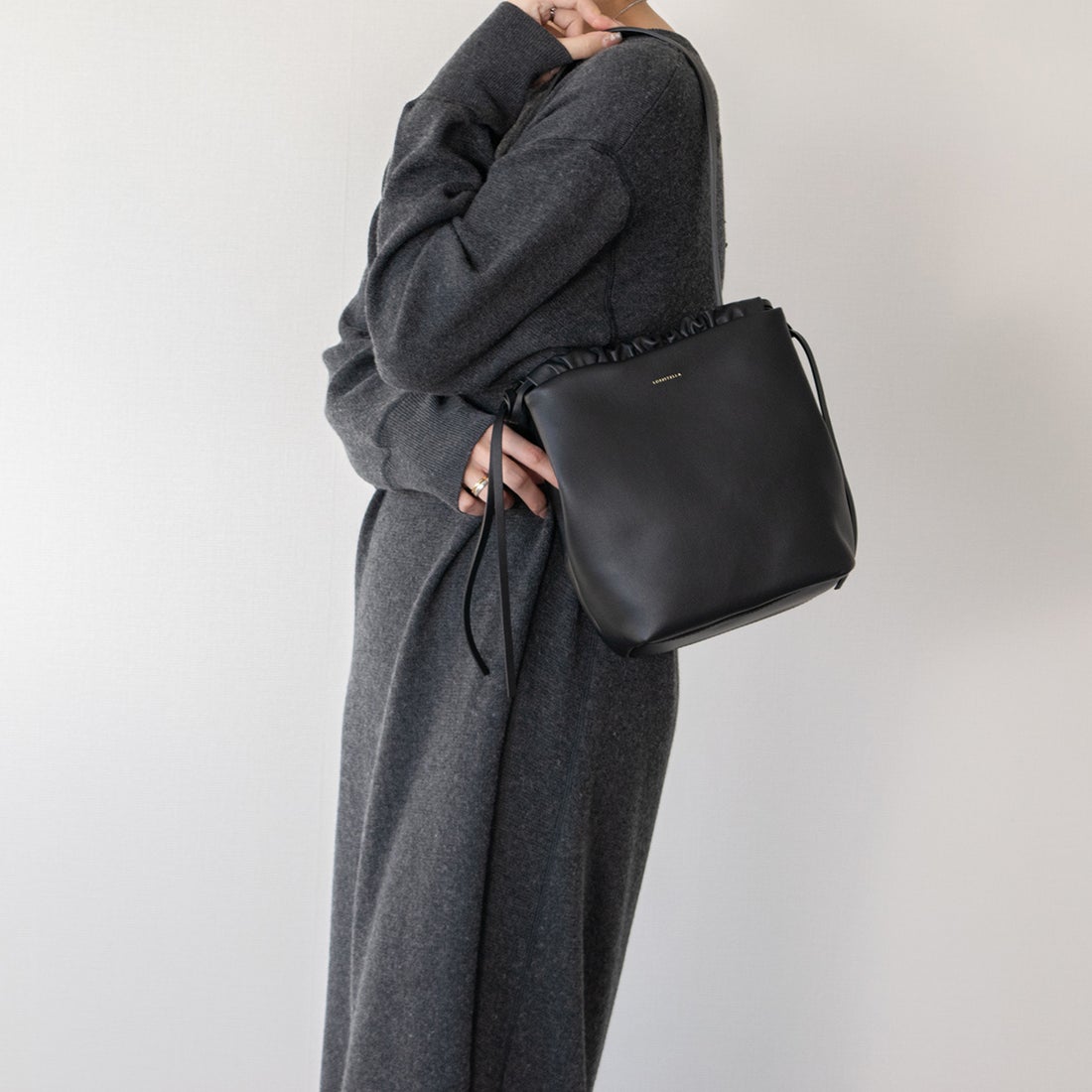 ロリステッラ LORISTELLA ソフトレザー巾着バッグ （ブラック