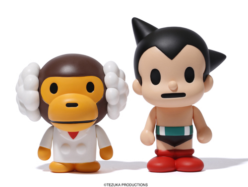 光る鉄腕アトムのフルジップフード新発売！“A BATHING APE® × ASTRO