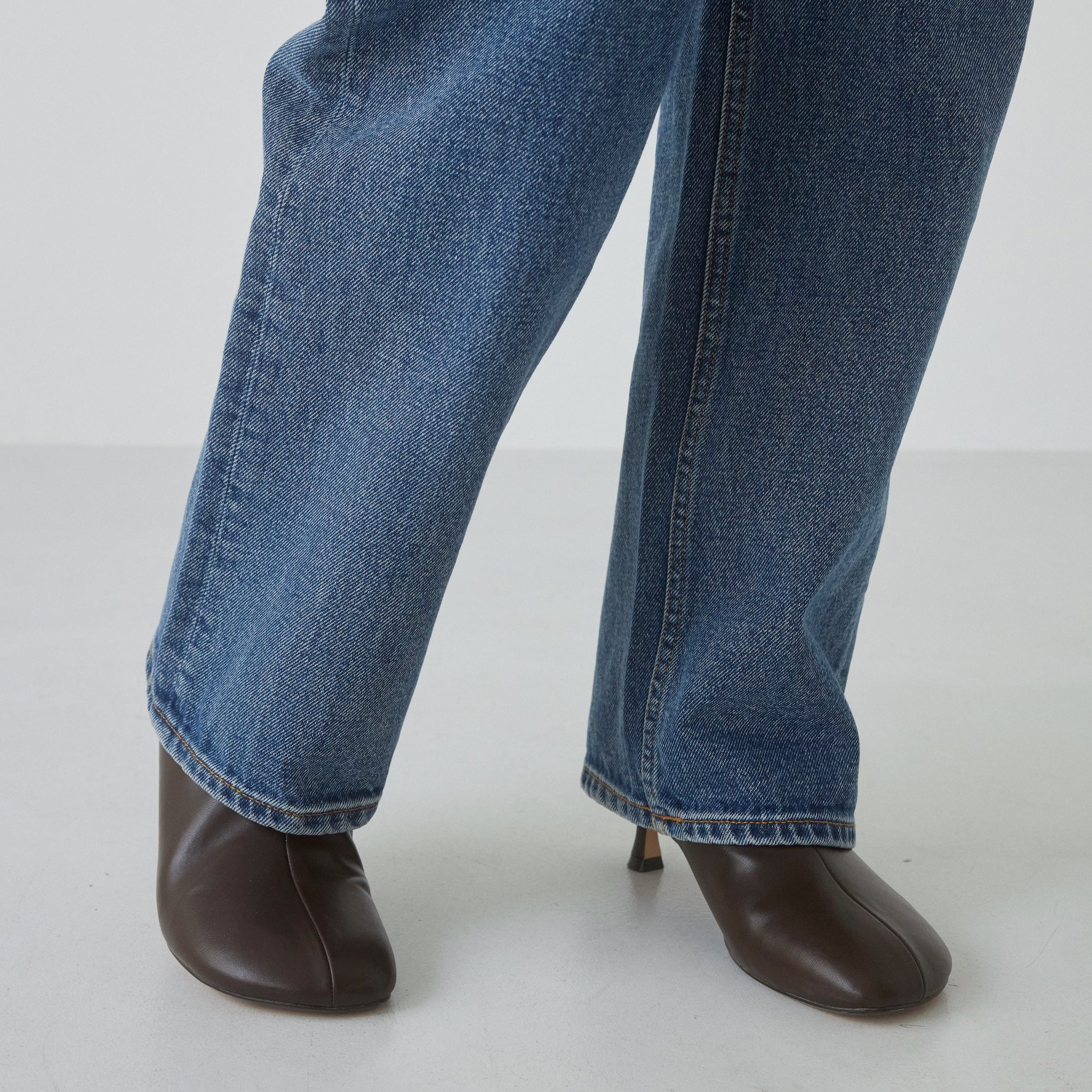 ラウンドトゥミドルヒールブーツ