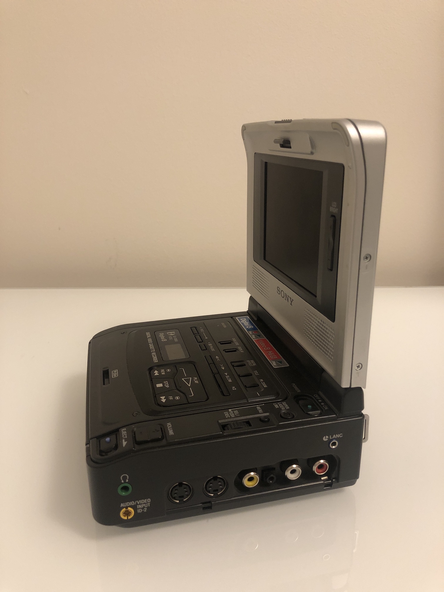 Sony GV-D800 Video Walkman | Sunthar's Super Sector