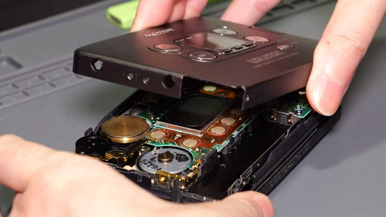 時代はカセットテープ！ソニーウォークマンWM-FX822の修理と再生速度の