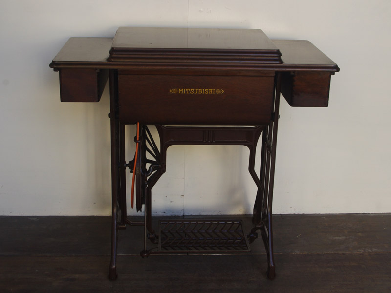 No.634 MITSUBISHI 三菱電機製 家庭用足踏みミシン：アンティーク