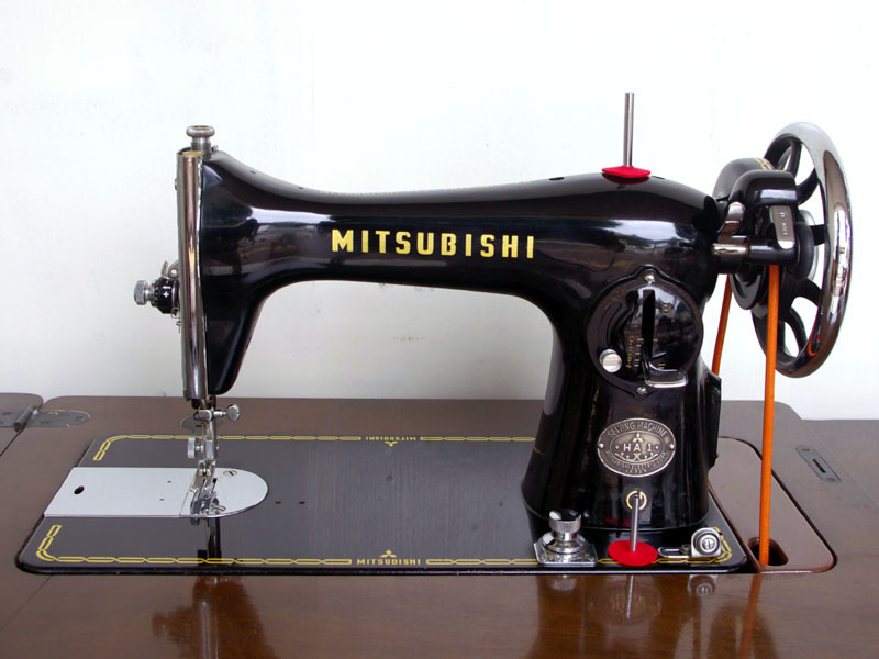 No.193 MITSUBISHI 三菱製 家庭用足踏みミシン：アンティークミシン
