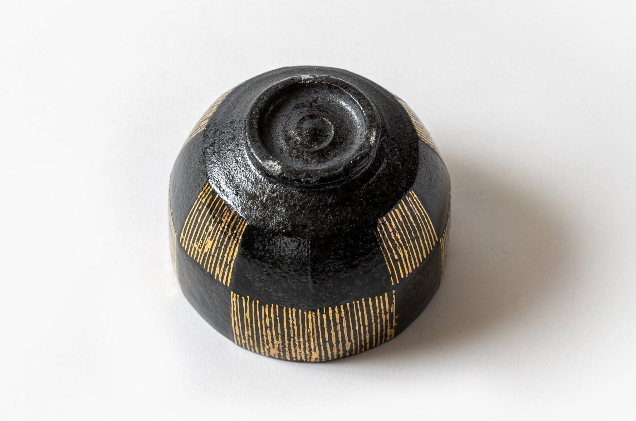 萩黒彩面取金彩茶碗 | artrip山口