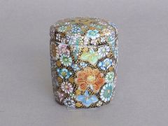 九谷焼 ミニ骨壺 十角型 本金花詰 伝統工芸士 高 明 作 - 山口陶業社