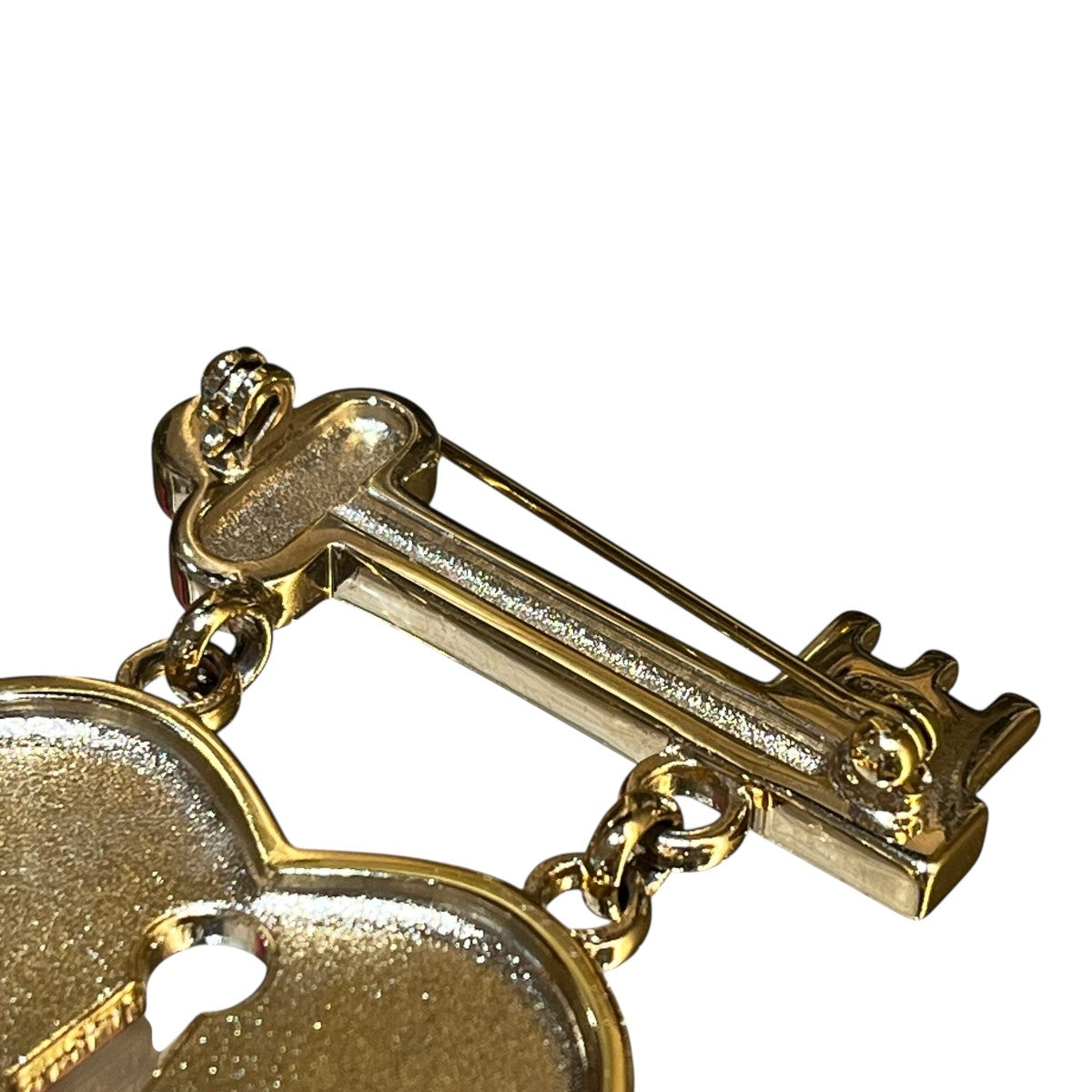 CHANEL ハート型ブローチ 鍵付き CHANEL ハート型ブローチ 鍵付き