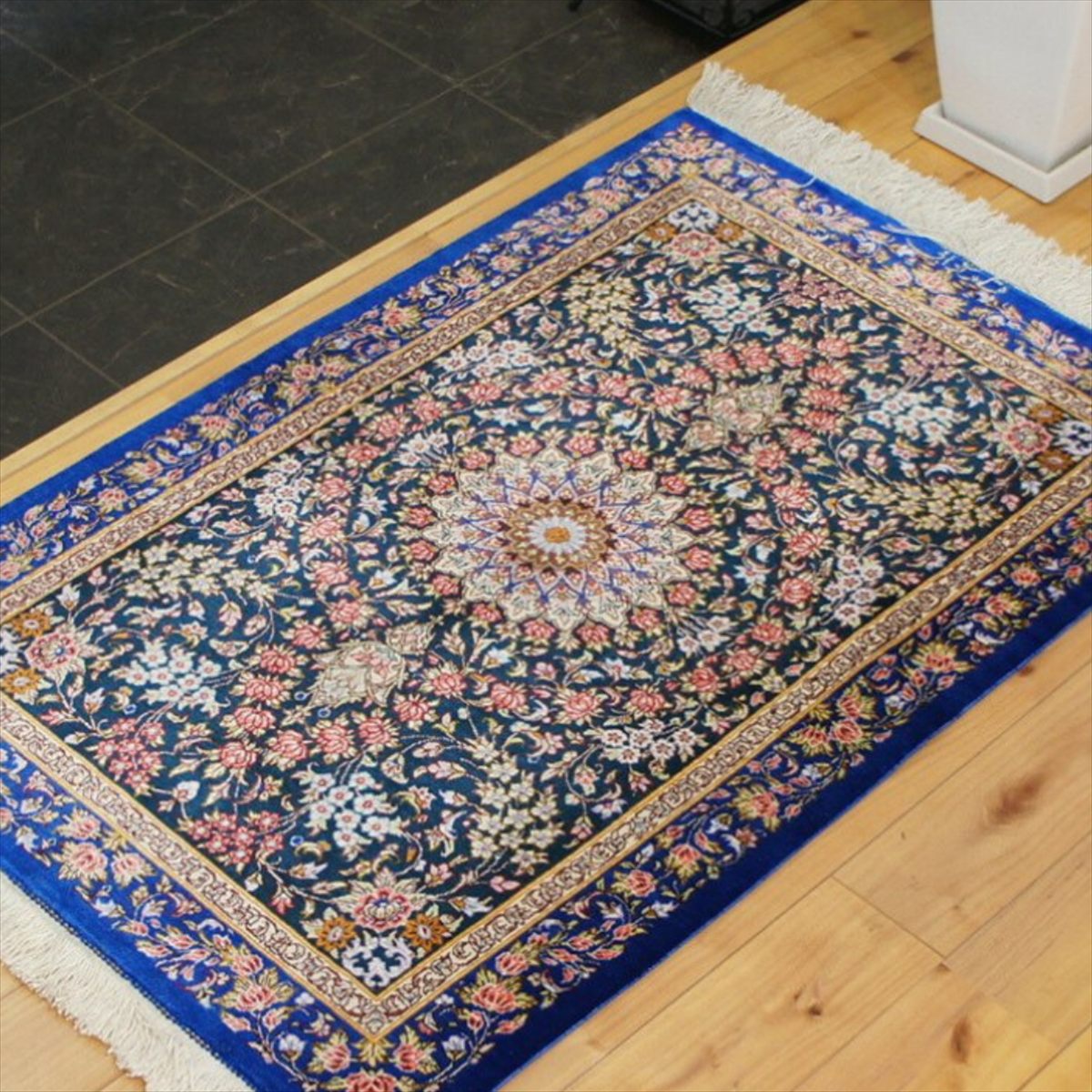 楽天市場】ペルシャ絨毯 【本物イラン産】 クム シルク アーダヴィ工房