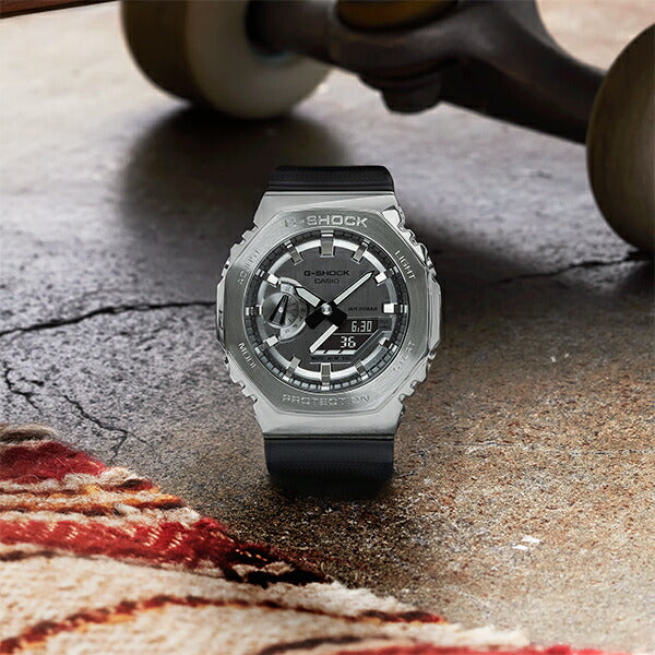 G-SHOCK シルバー メタルベゼル GM-2100-1AJF メンズ 電池式 アナデジ