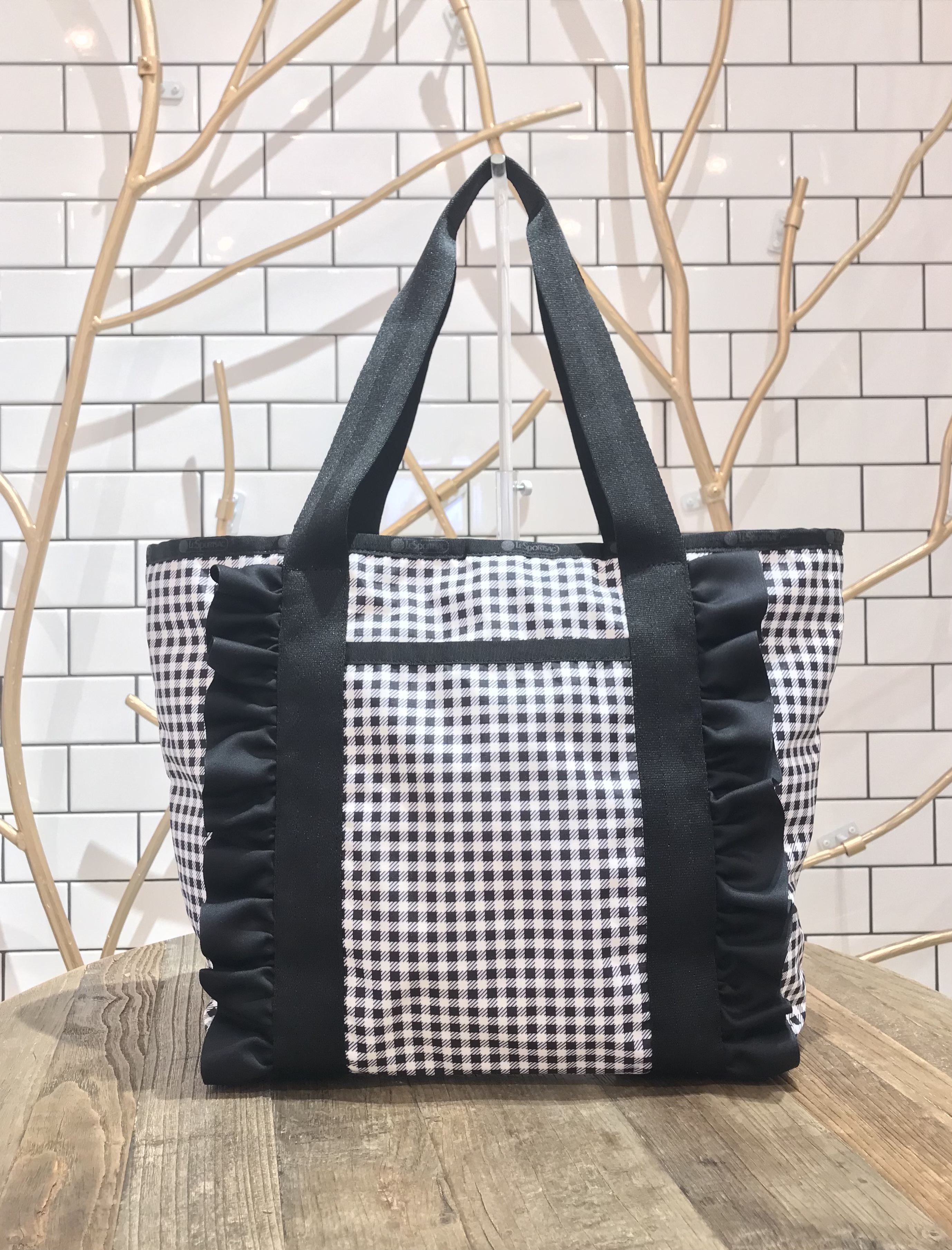 大人のスタイリングにもチェック柄? | レスポートサック | 大丸札幌店