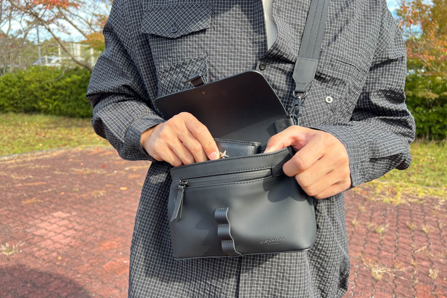 ガストンルーガのクロスボディバッグ『Spläsh Crossbody Bag Black