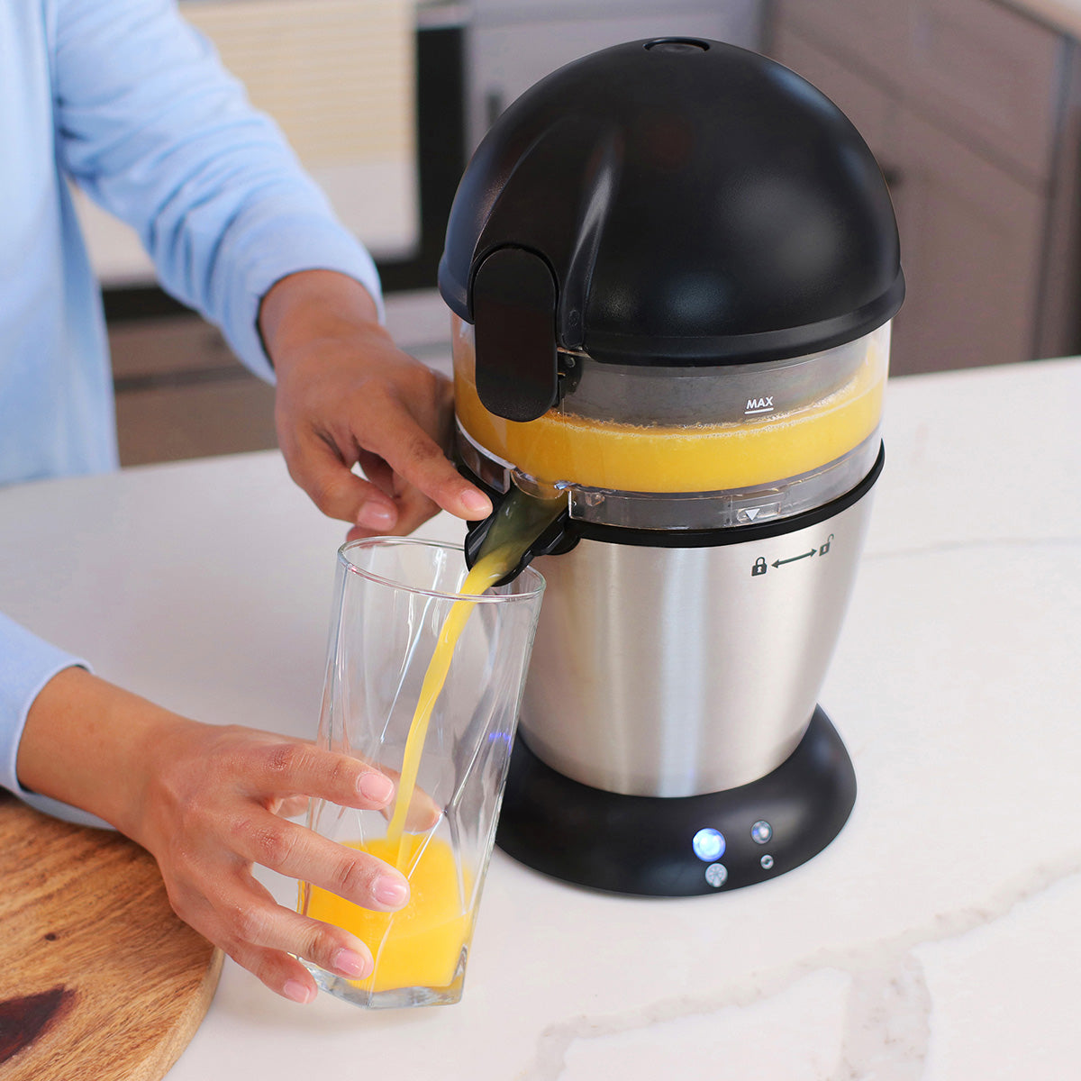 Hands Free Citrus Juicer – Sharper Image