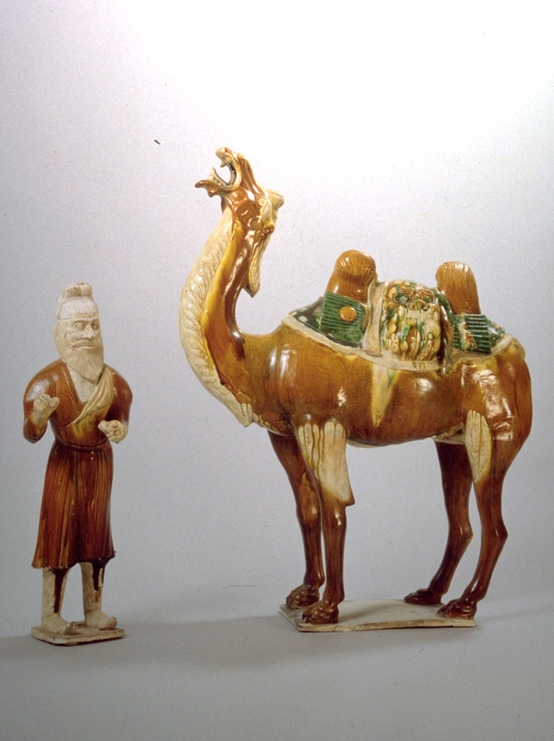 中国 唐時代 古美術 唐三彩駱駝上人物像共 箱、共布付き 中国 唐