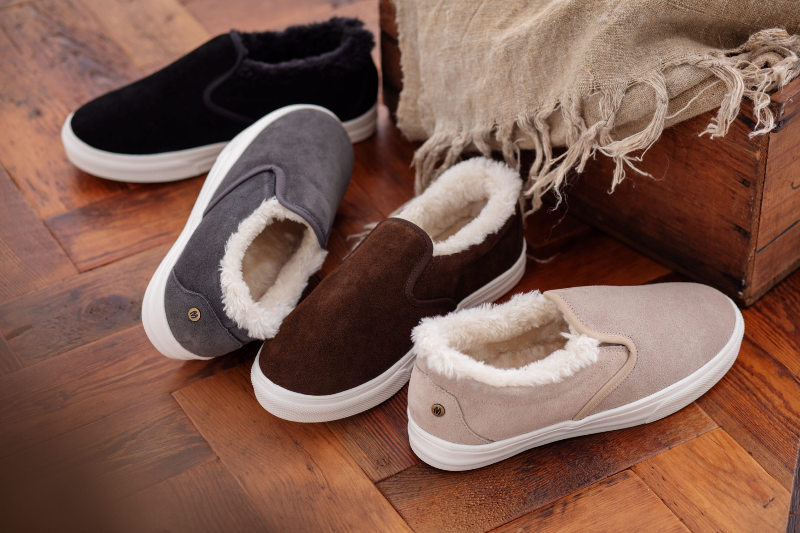 ミネトンカ」からもこもこボアスニーカーの日本限定カラーが登場