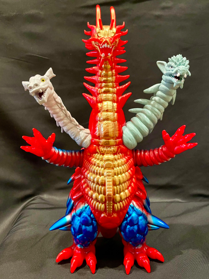 Y・MSF最新作は『ウルトラマン80』から「三つ首怪獣ファイヤードラコ