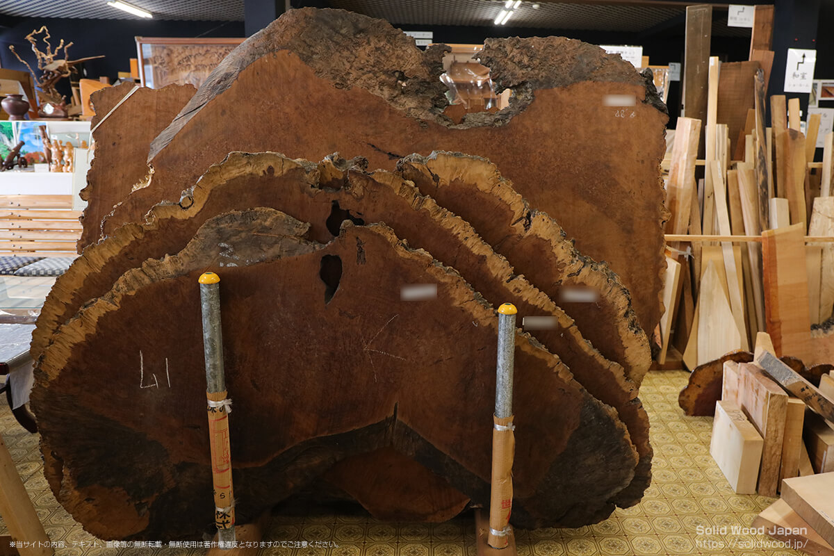 カリン（花梨）瘤杢の一枚板 | 無垢材とは | 一枚板比較
