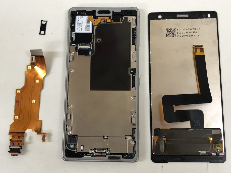 Xperia XZ2(SO-03K)】画面＆充電ドック不良の修理（蒲田店） - Android