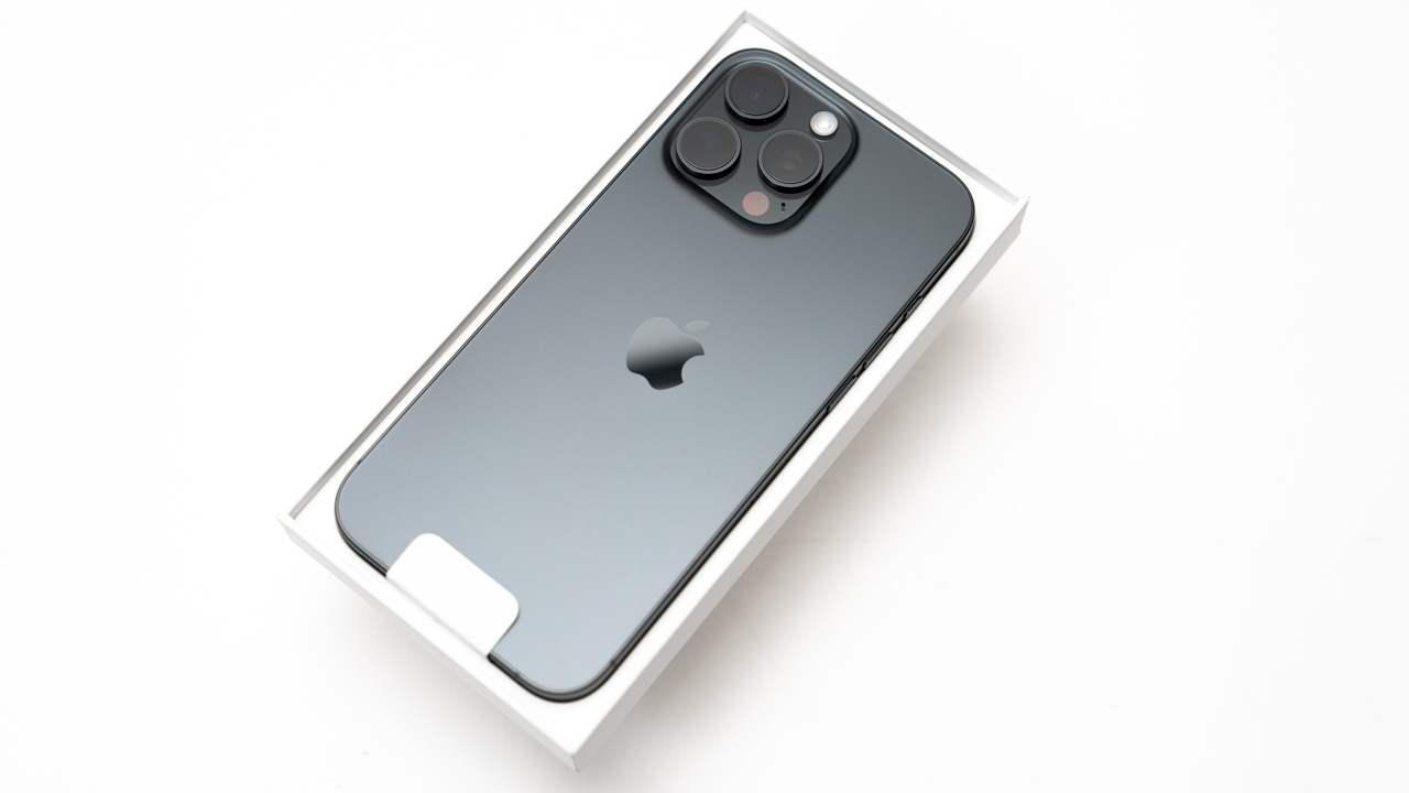 本日発売、iPhone 16 Pro Maxを開封！ - すまほん!!