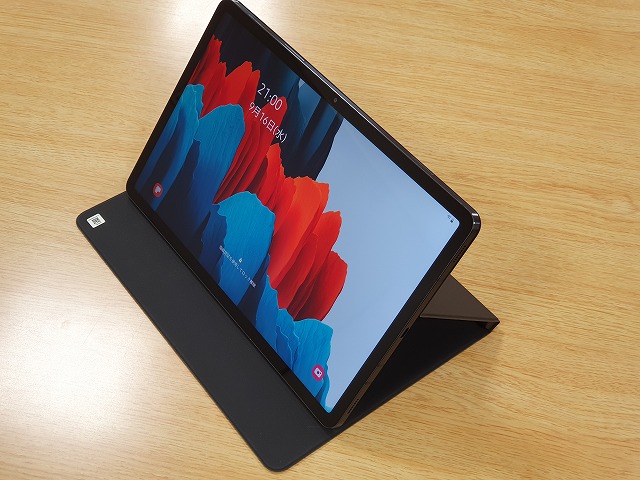 神機「Galaxy Tab S7」の相棒。おしゃれな「Book Cover」レビュー