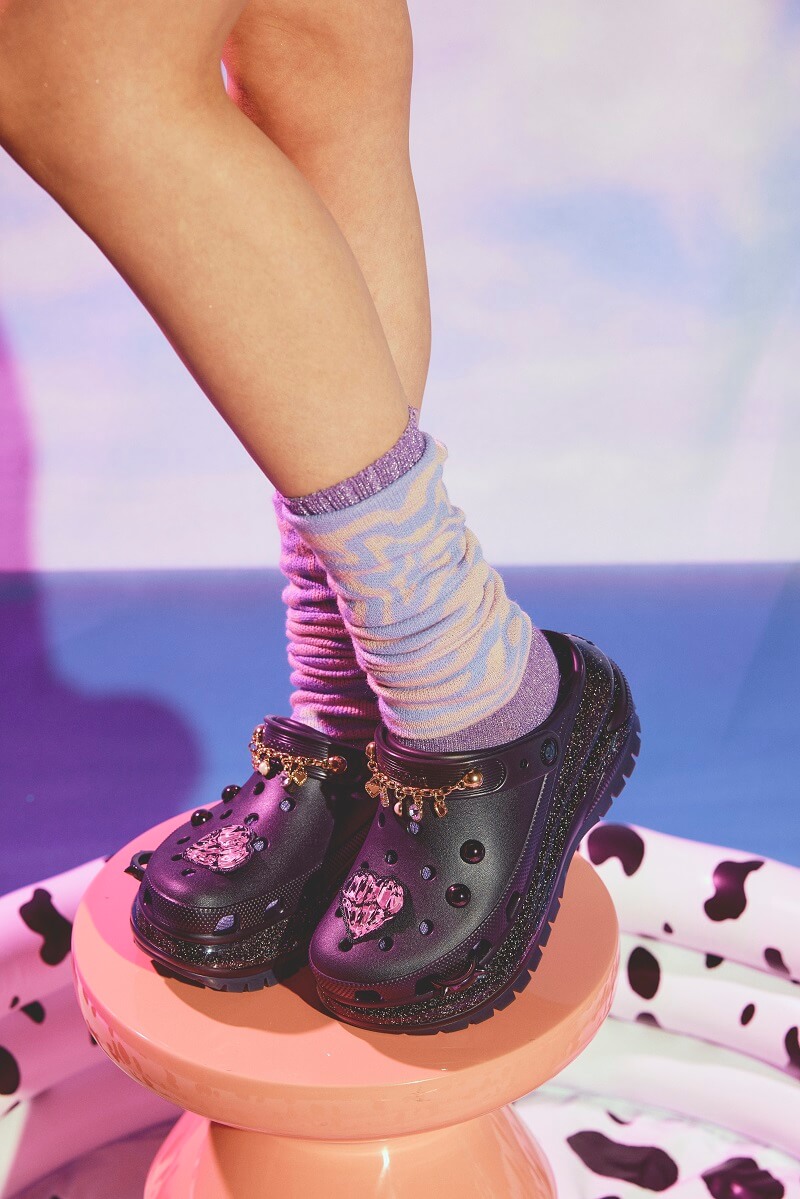 7月8日発売【atmos pink × crocs “MEGA CRUSH”】Y2Kをテーマにした夏に