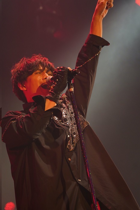 加藤和樹、15周年ライブツアーがスタート Piano LiveとLive 