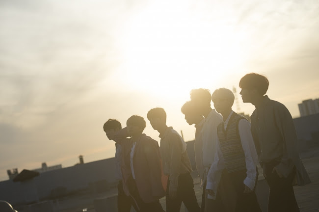 BTSの写真集『Dicon BEHIND THE SCENE』がHMV発売初日に完売＆追加注文