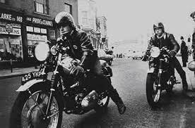 カフェレーサーに似合うファッション: SR400カスタム野郎