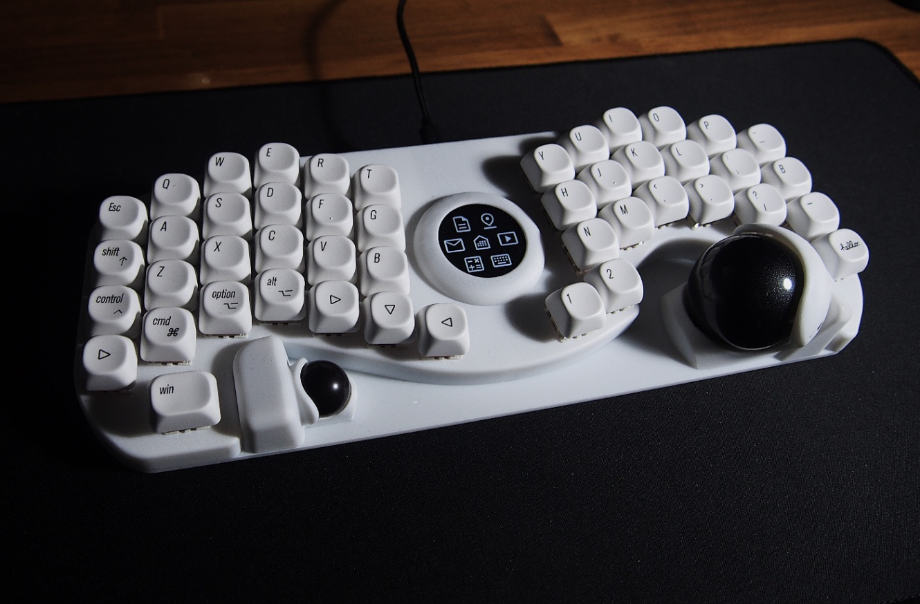 デュアルトラックボール+LCDタッチディスプレイ付きキーボードについて