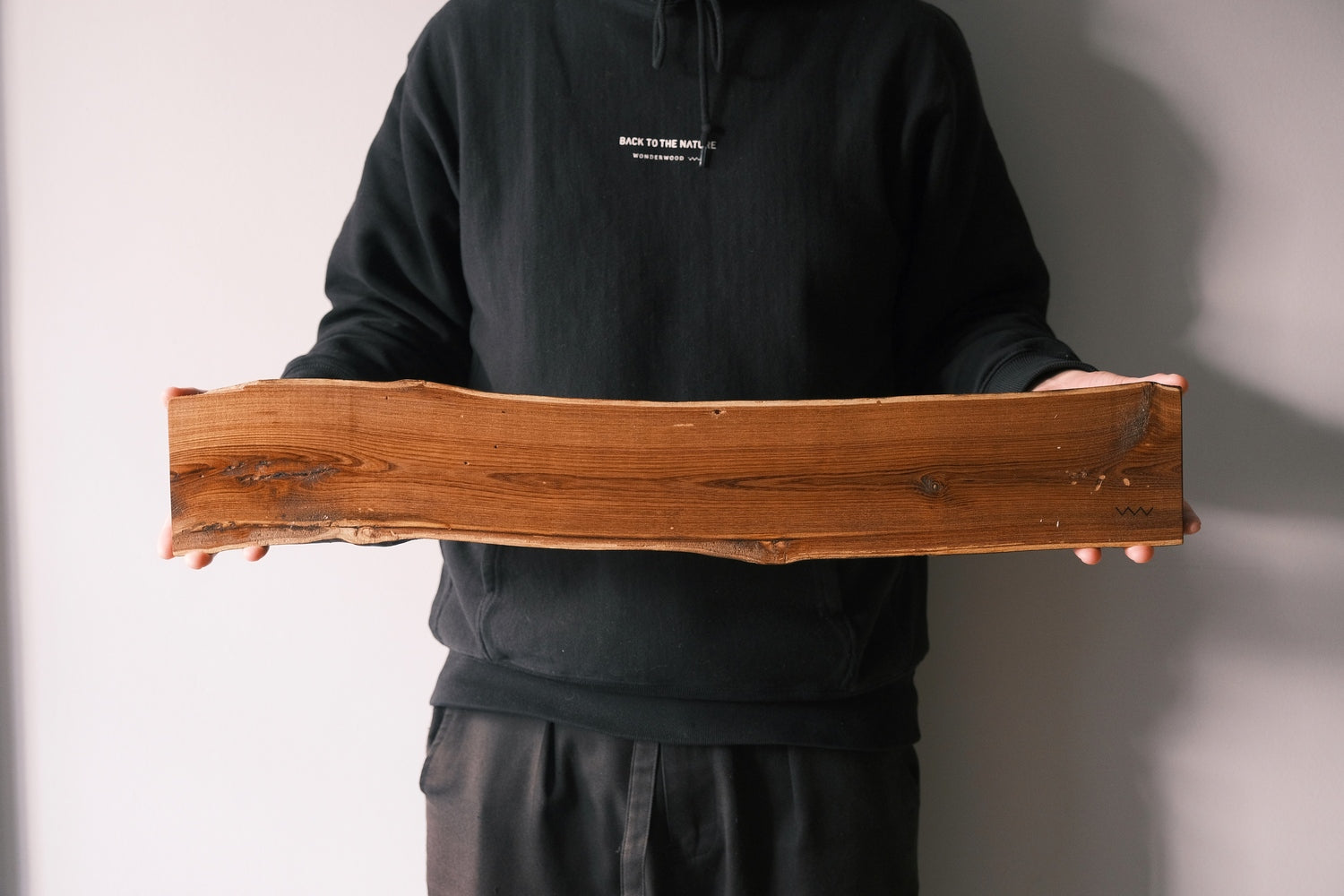 槐(エンジュ) 一枚板プレート | 700×100×35 mm – 一枚板テーブル専門店