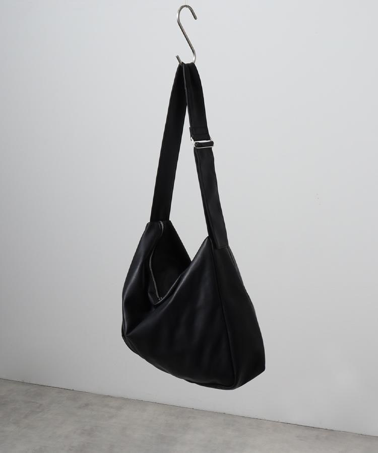 ルーズビッグショルダーバッグ／たすき掛け／ビッグ／A4サイズ収納可能