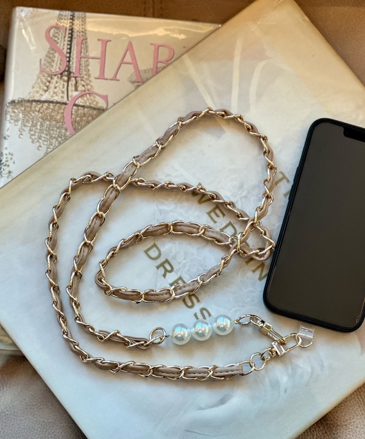 パール調レザーチェーンスマホショルダー（ストラップ・周辺機器