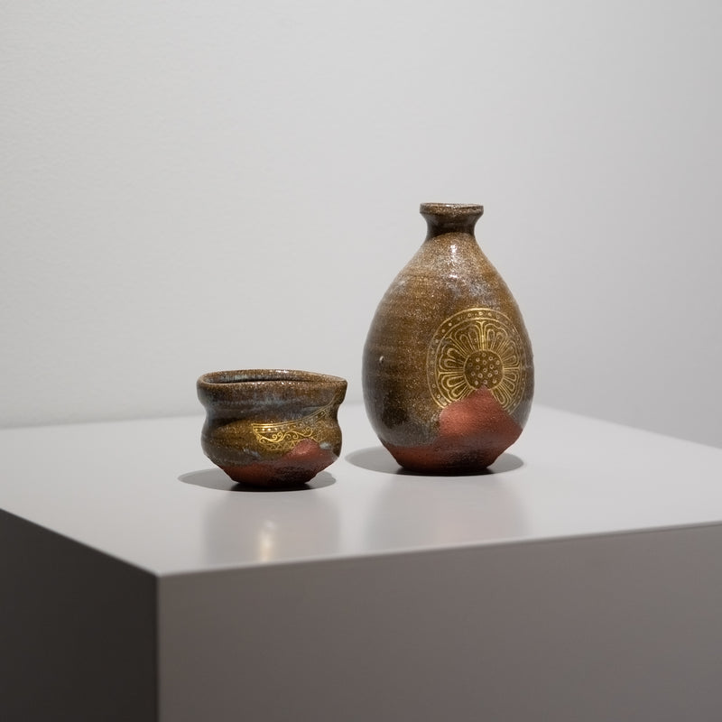 尾西宏紀 / 薬師寺東塔基壇土金彩古瓦紋徳利（一点物） – HULS GALLERY