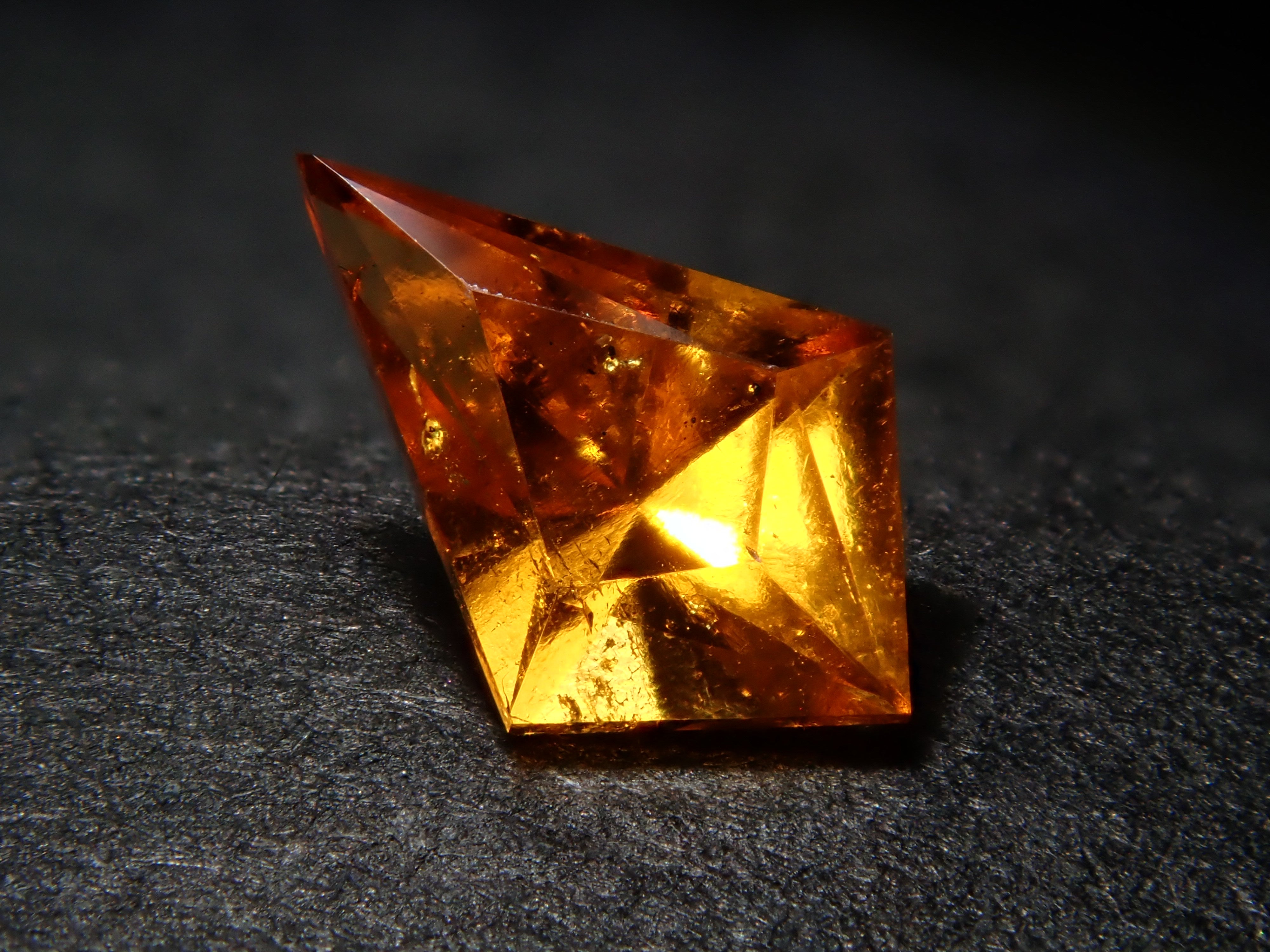 12560785掲載】タンザニア産マンダリンガーネット 0.315ctルース