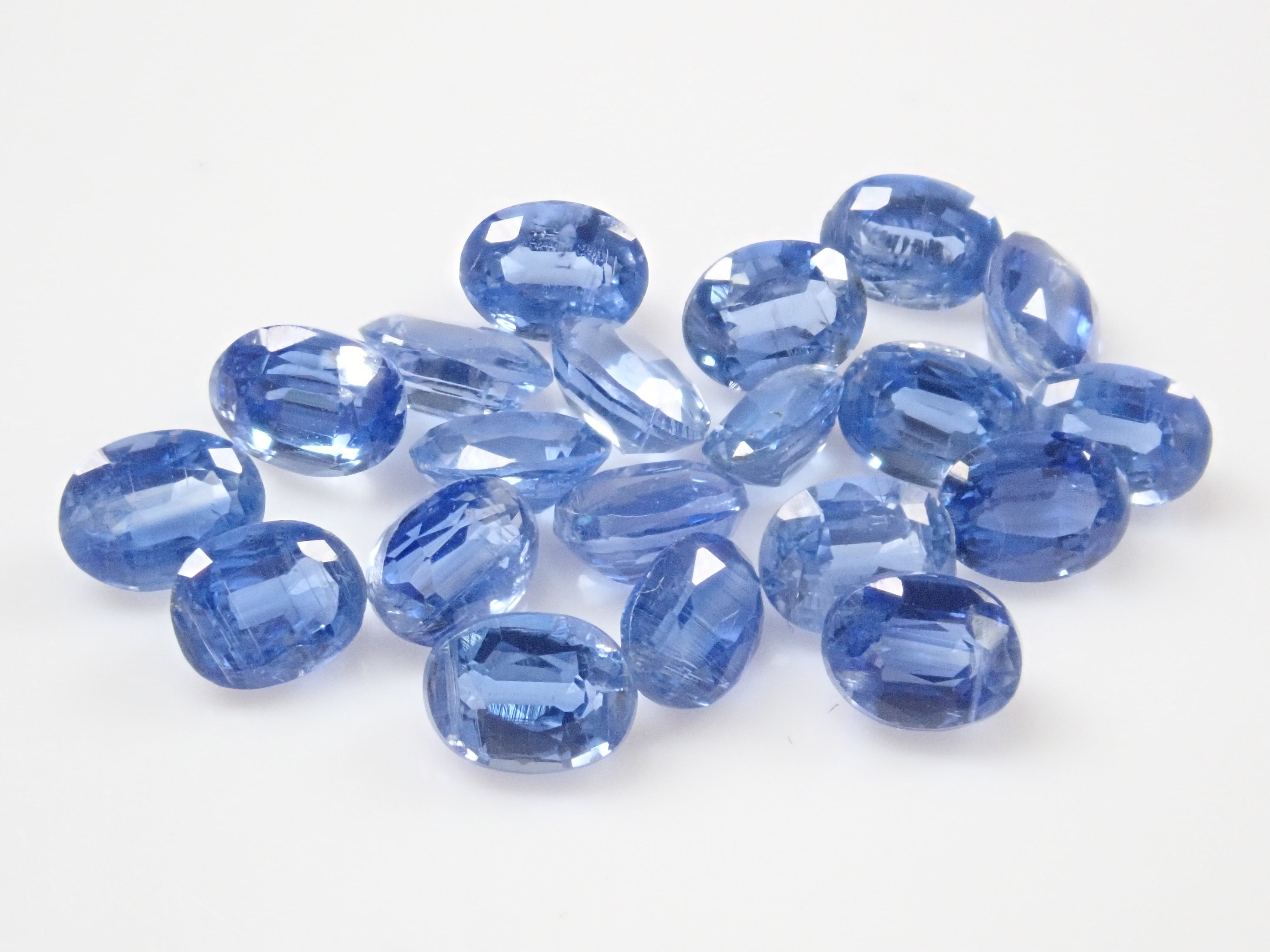 ネパール産オーシャンブルーカイヤナイト＋ブルーカイヤナイト2石