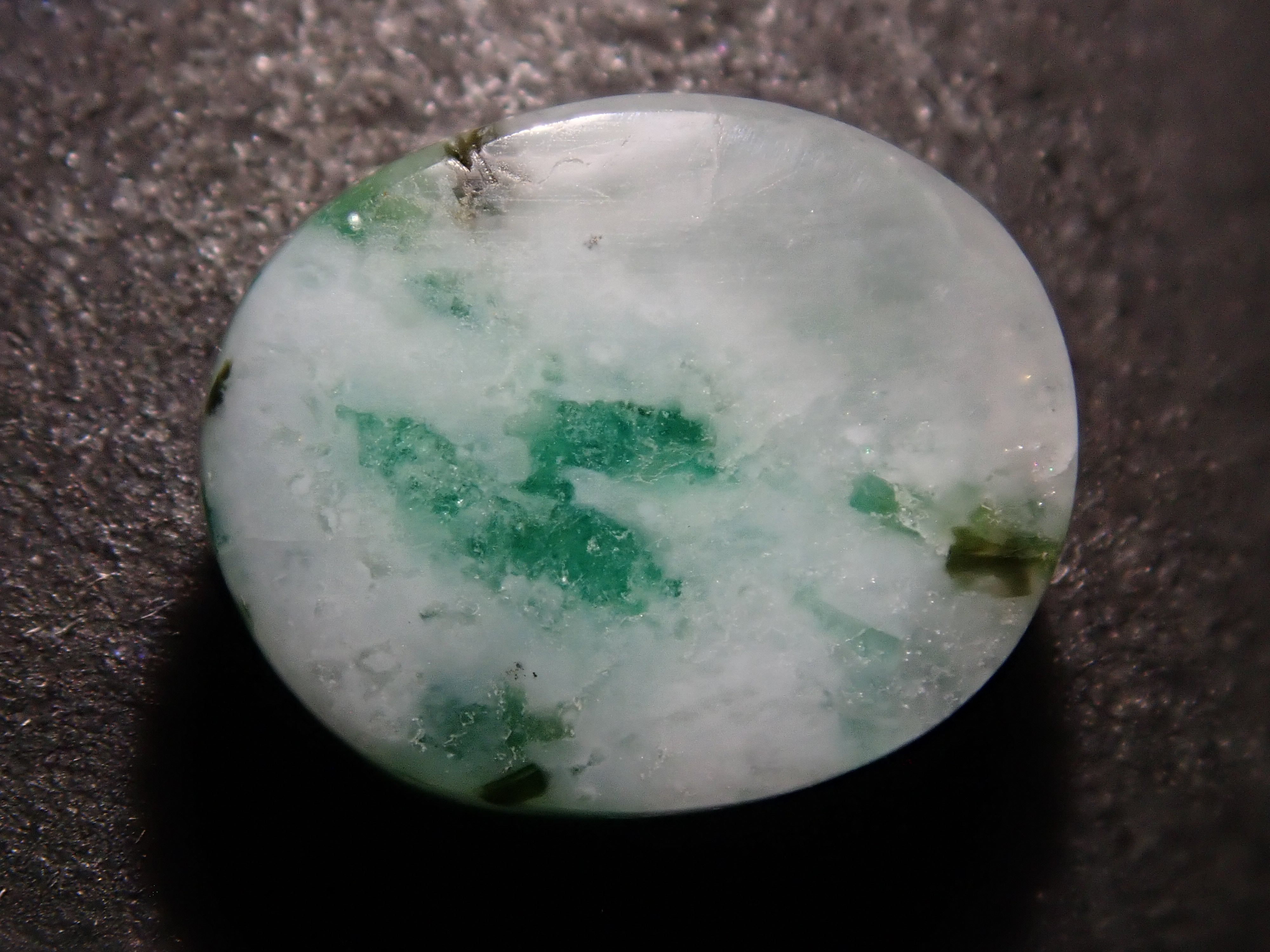 ブラジル産エメラルドインクォーツ 3.367ctルース