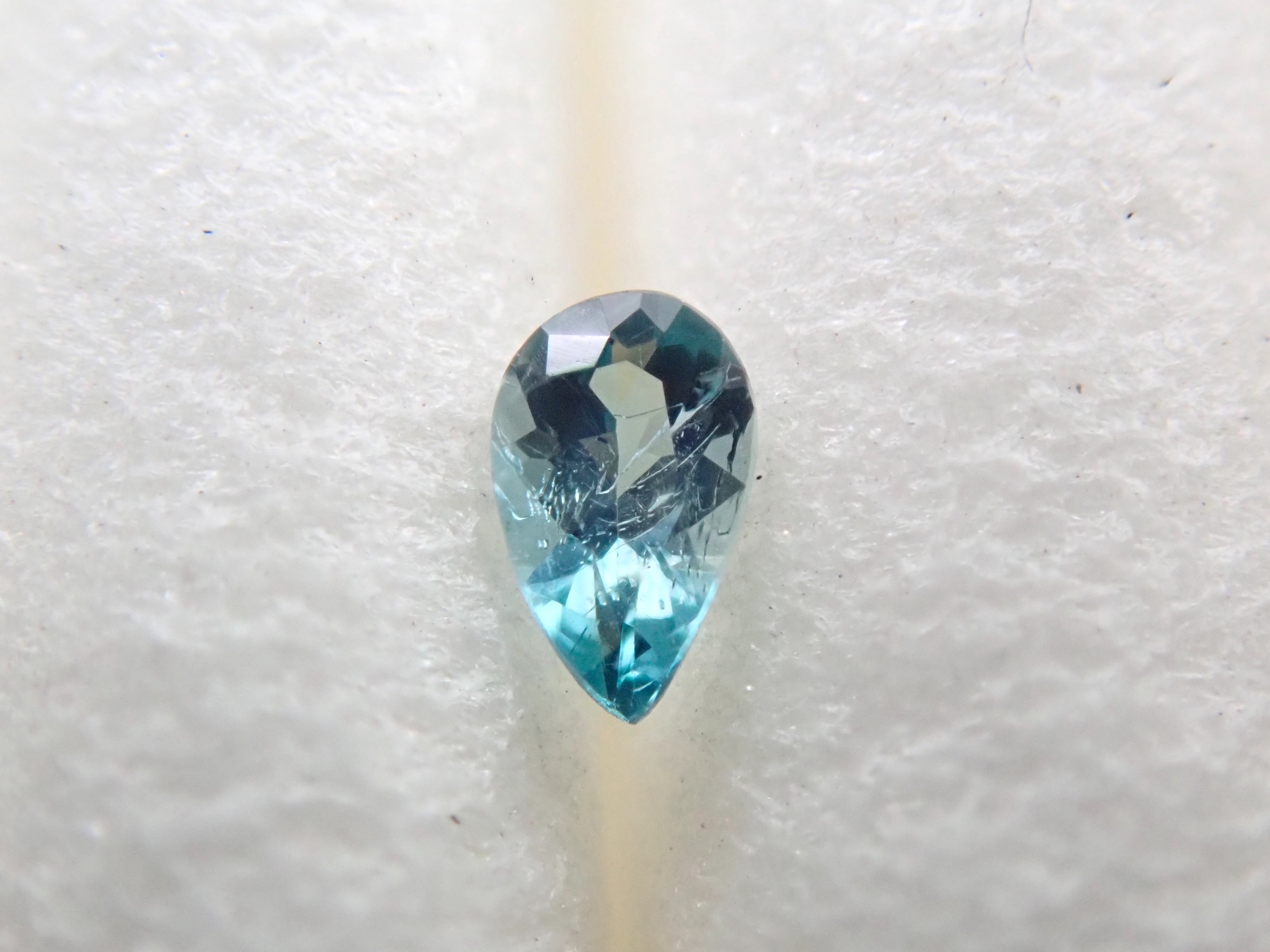 マダガスカル産ローレントーマサイト 0.022ctルース 日独