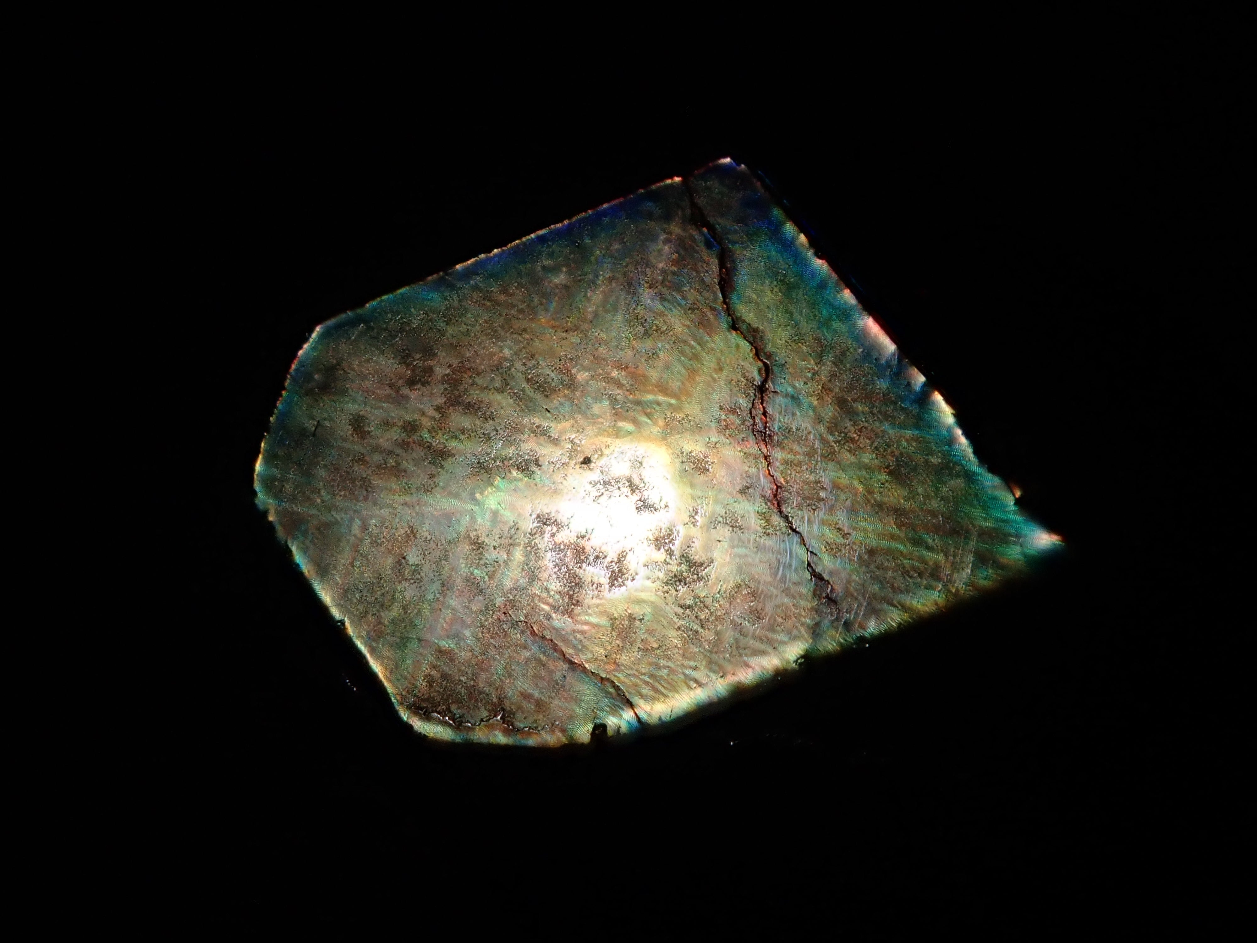 奈良県天川村産レインボーガーネット（アンドラダイトガーネット