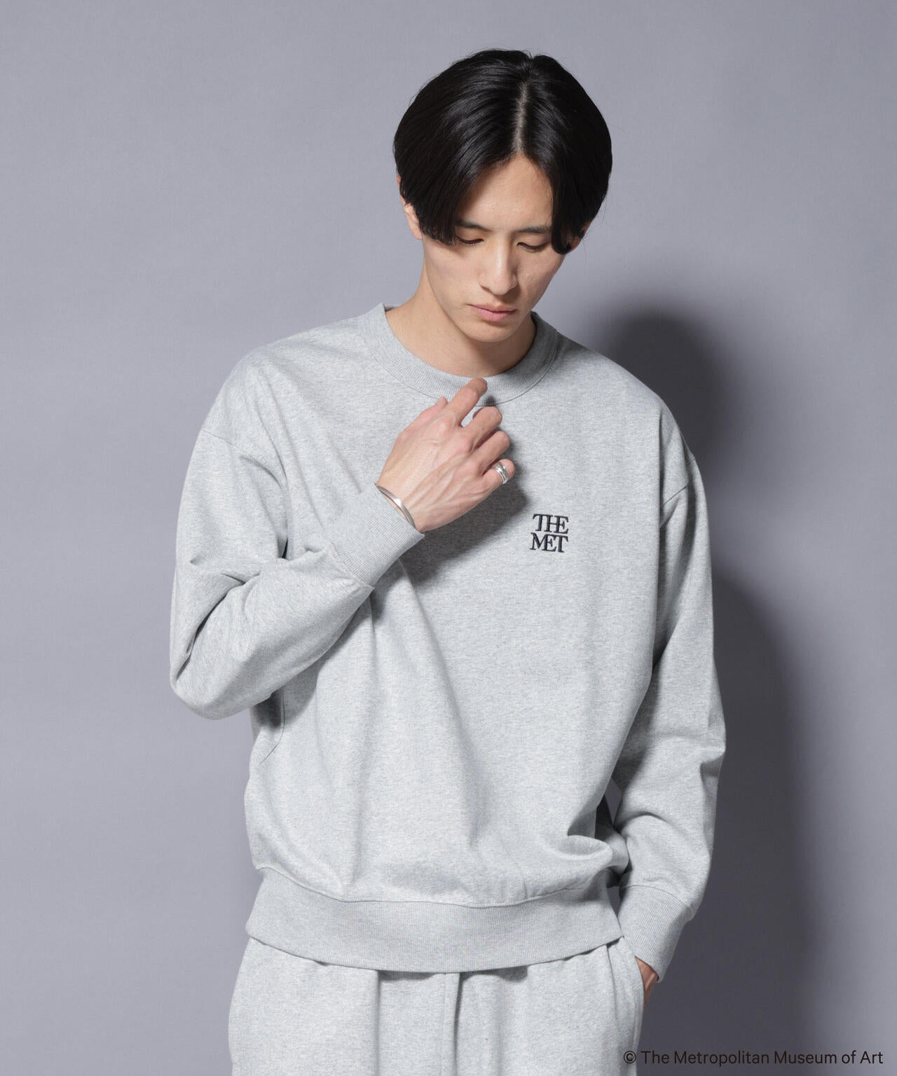 The Met」ロゴ×アーカイブロゴ刺繍スウェット(セットアップ可)